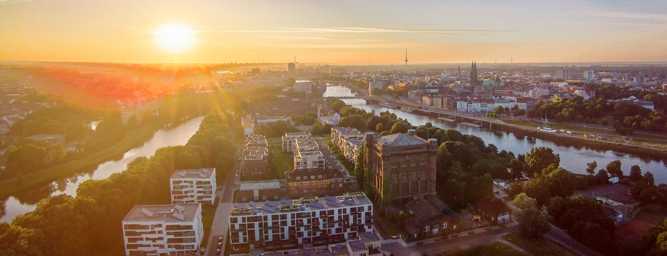 Der Stadtwerder mit der "umgedrehten Kommode" und neuer Wohnbebauung in Bremen - Quelle: WFB/Jonas Ginter