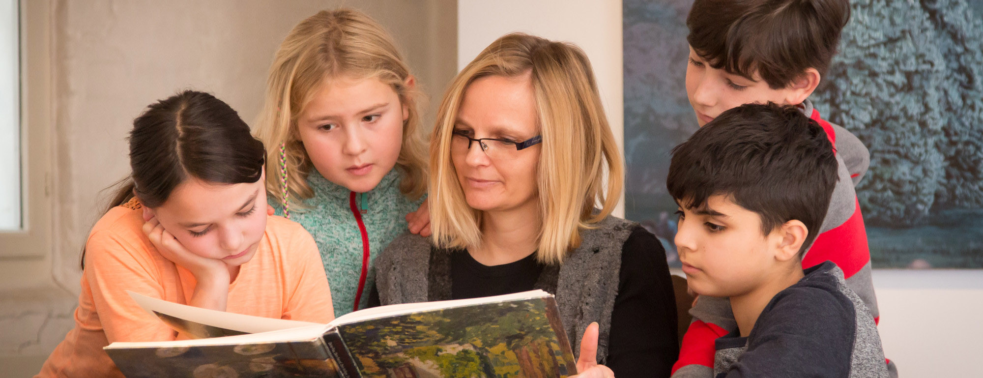 Kindern wird vorgelesen - Quelle: WFB/Lehmkühler