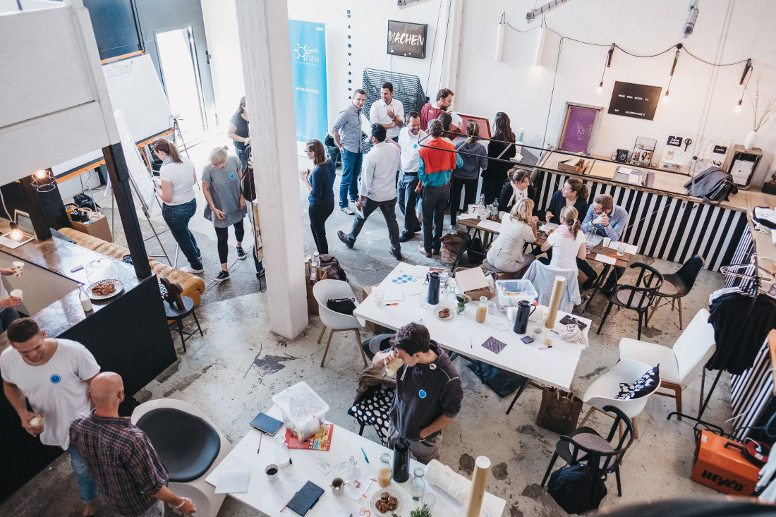 In Workshops geben die Hilfswerft-Gründer ihr Wissen weiter, wie hier beim Auftaktworkshop zum Zentrum für nachhaltiges und sozial verantwortliches Unternehmertum in der Logistik