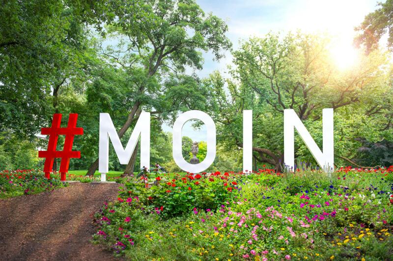Schriftzug Moin in den Wallanlagen