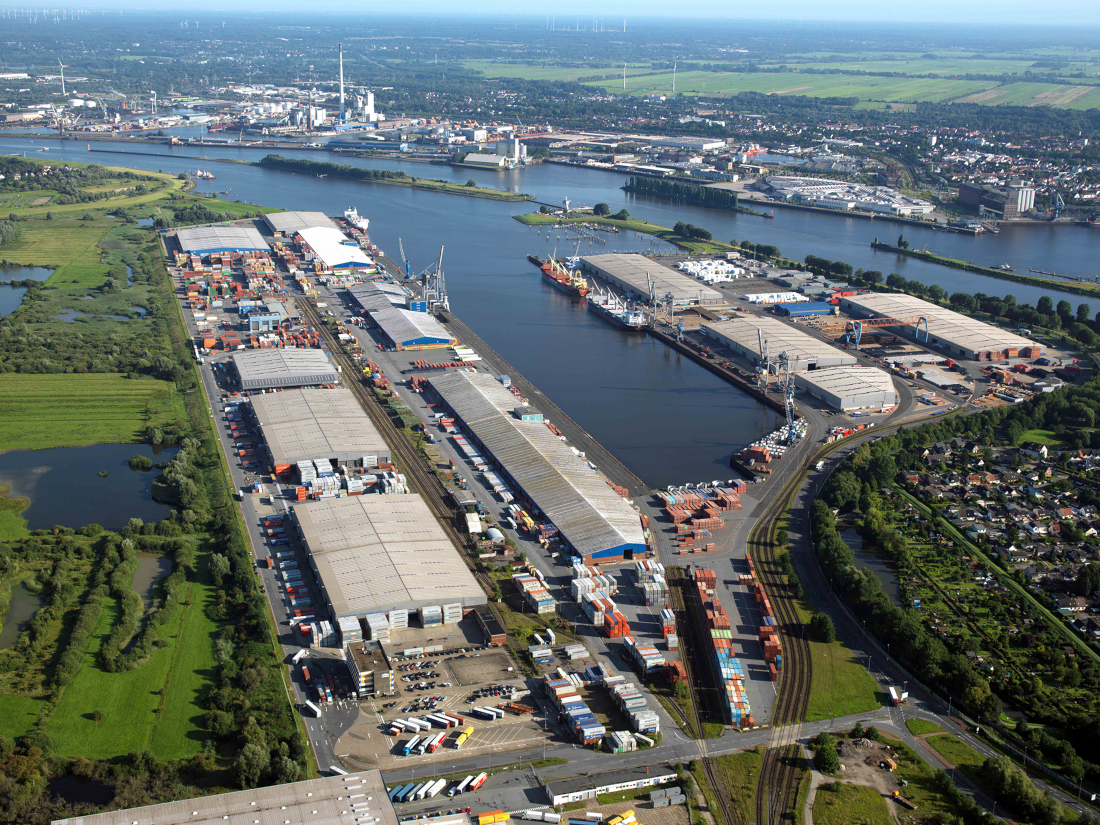 Der Neustädter Hafen mit seinen Hallen- und Freiflächen. 