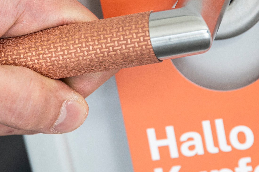 Statex has invented a tape that can be attached to door handles or other surfaces to protect against viruses. Statex has invented a tape that can be attached to door handles or other surfaces to protect against viruses.