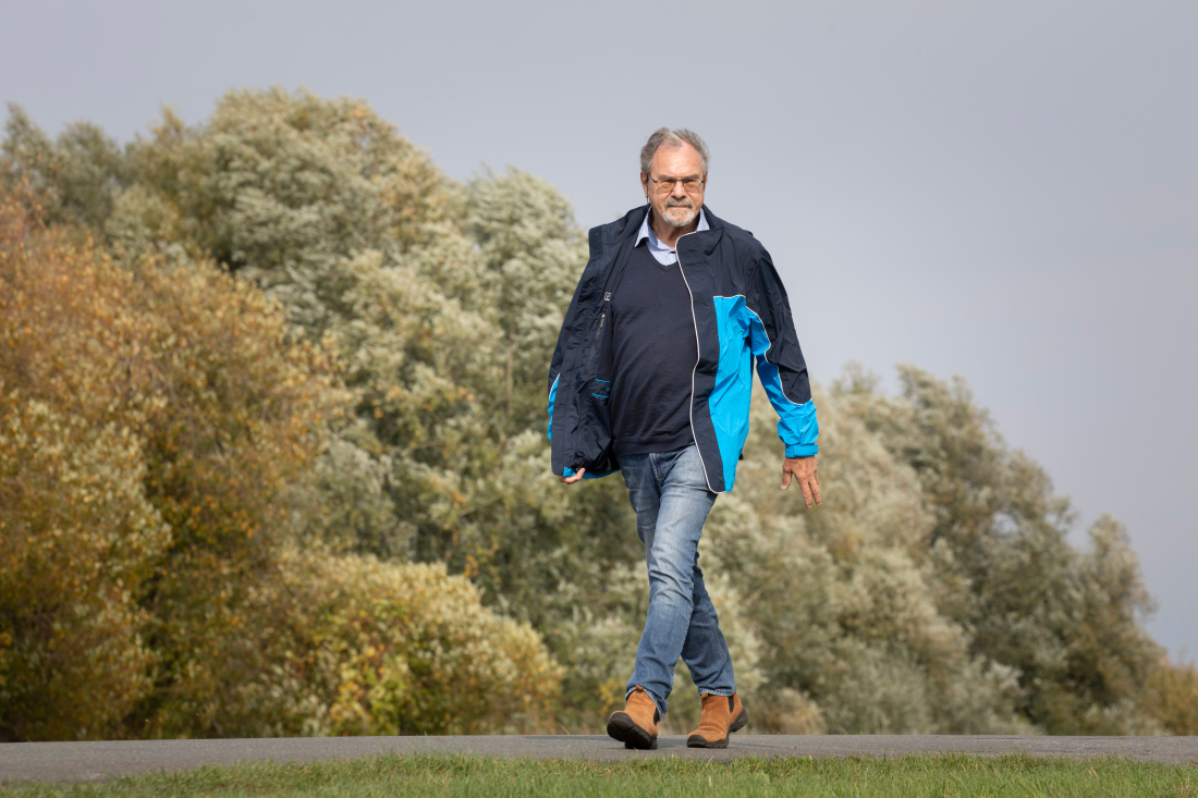 Deichhauptmann Michael Schirmer prüft die Bremer Deiche auf Schäden