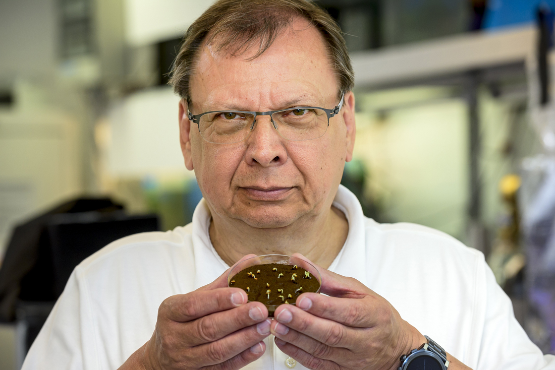 Dr. Klaus Slenzka ist Leiter des Forschungsbereichs „Life Sciences“ des Bremer Raumfahrtunternehmens OHB System AG.