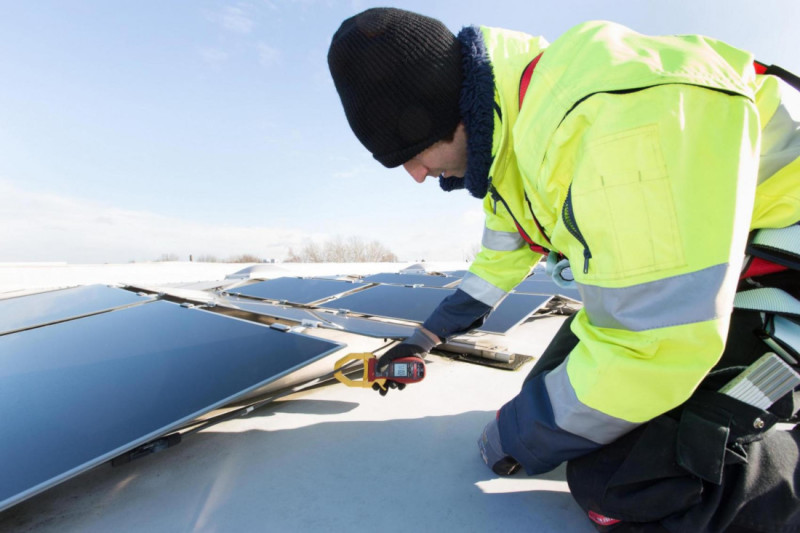 Maintenance teams from ADLER Solar check that existing panels are working properly Maintenance teams from ADLER Solar check that existing panels are working properly