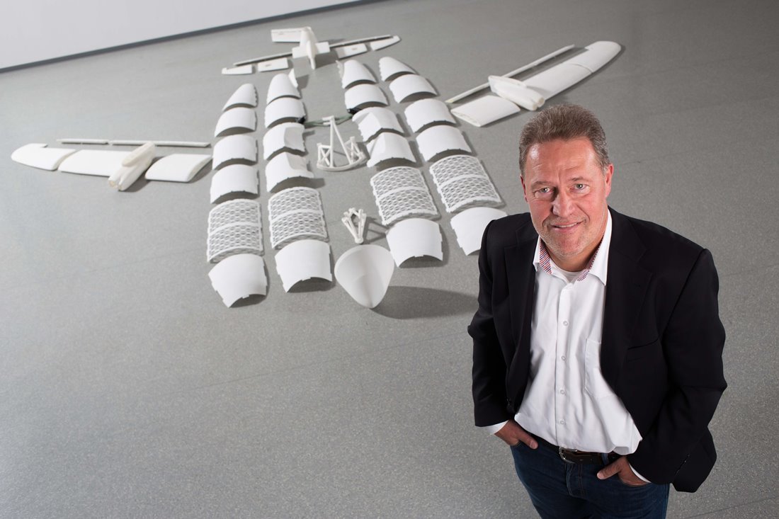 Peter Sander and the parts of the first 3D-printed aircraft Peter Sander and the parts of the first 3D-printed aircraft
