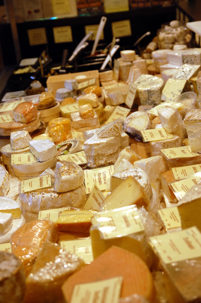 Blick in die Auslage: Bis zu 200 Käsesorten führt die zertifizierte Fromelière