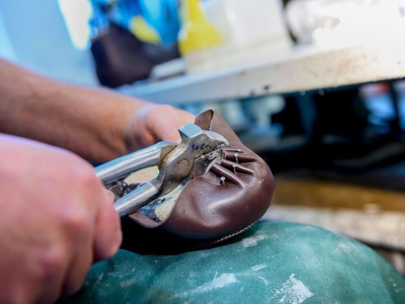 Master shoemaker Indorf at work – combining traditional and modern methods Master shoemaker Indorf at work – combining traditional and modern methods