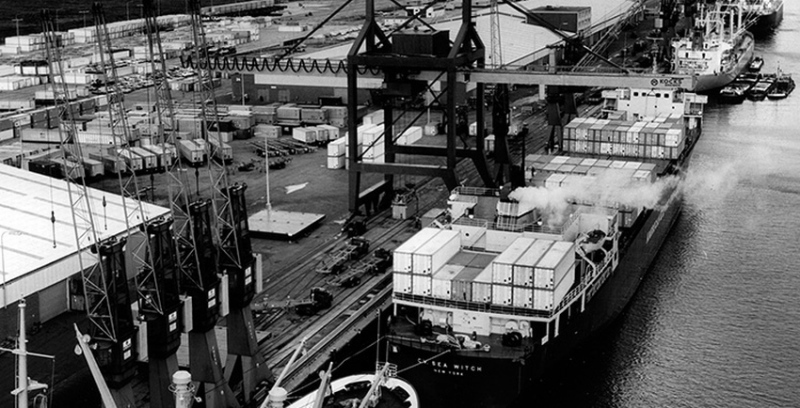 Beide Containerbrücken im Bremer Neustädter Hafen 1968