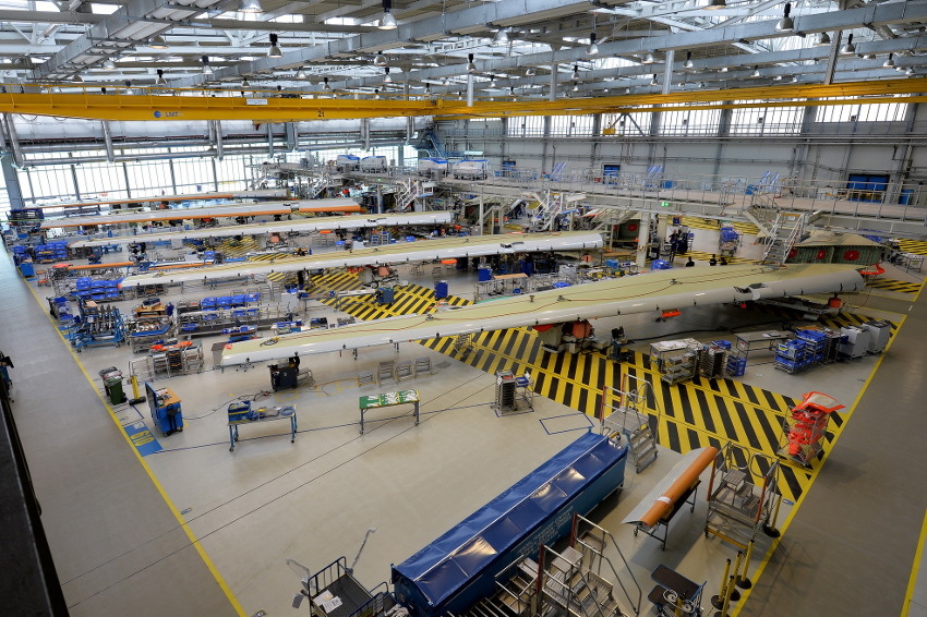 Airbus’ wing manufacturing process allows different model series to be assembled simultaneously Airbus’ wing manufacturing process allows different model series to be assembled simultaneously