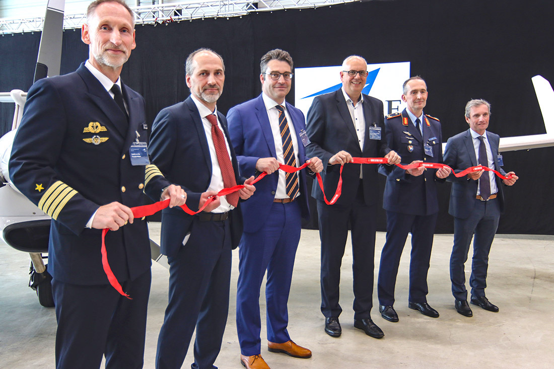 CAE celebrated the opening in early 2022 with Bremen's mayor Andreas Bovenschulte (4th from left)