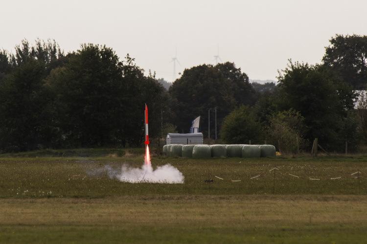 Raketenstart in Rotenburg (Wümme) beim Deutschen CanSat-Wettbewerb 2016.