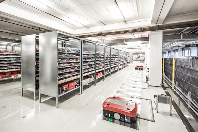 Die Digitalisierung nimmt in der Logistik fahrt auf, wie hier im roboterbetriebenen Lager der BLG Die Digitalisierung nimmt in der Logistik fahrt auf, wie hier im roboterbetriebenen Lager der BLG