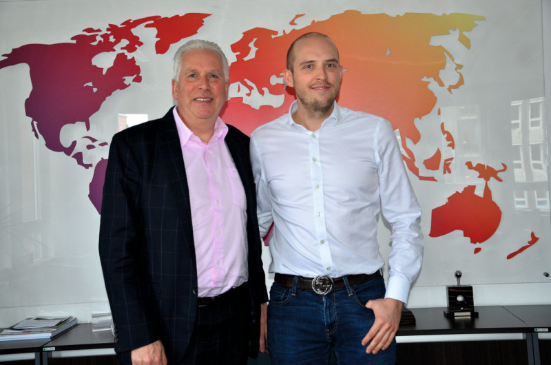Carsten Hellmers (links) ist Geschäftsführender Gesellschafter von AGL, sein Sohn Alexander führt die Project Logistics Alliance. Carsten Hellmers (links) ist Geschäftsführender Gesellschafter von AGL, sein Sohn Alexander führt die Project Logistics Alliance.
