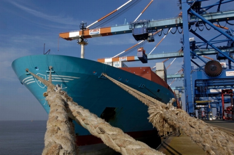  In Bremen liegt der viertgrößte Containerhafen Europas. Die Warenmengen kommen zum Großteil aus über 1.300 Unternehmen aus Bremen und Bremerhaven.