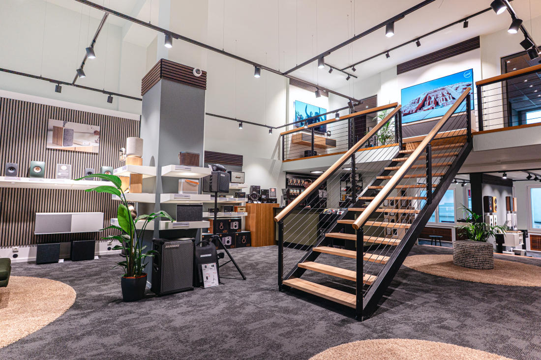 Der Innenraum eines HiFi-Ladens.