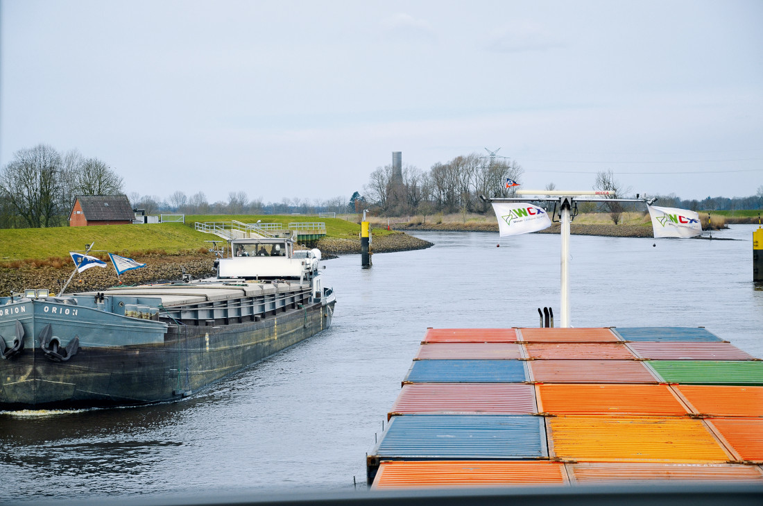 Mit 54 Leercontainern an Bord von Bremen bis Oldenburg: Die "Esmee" Mit 54 Leercontainern an Bord von Bremen bis Oldenburg: Die "Esmee"