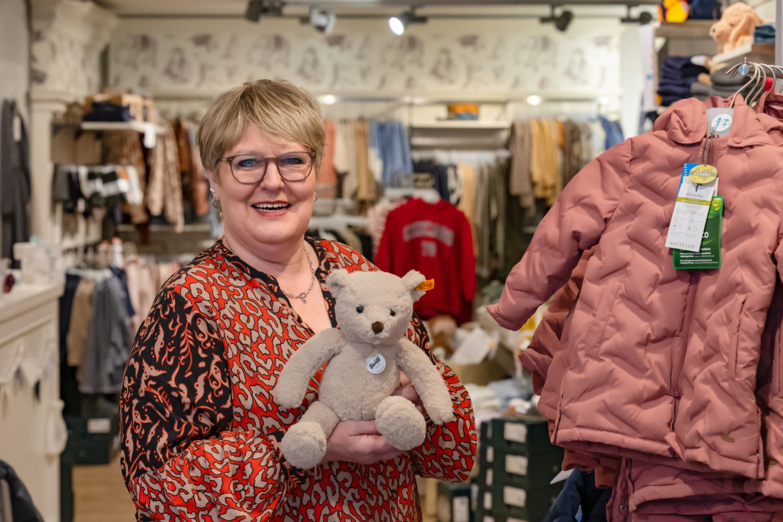 Annette Feldhoff-Schmidt im Laden Lotta und Leander