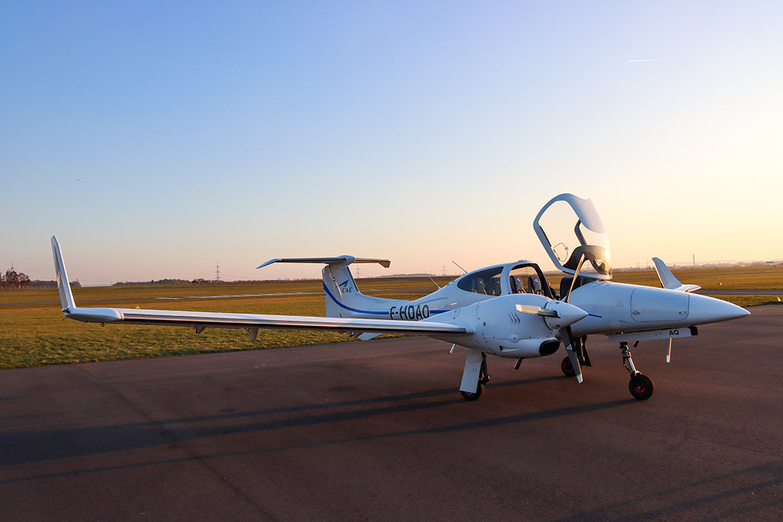 The student pilots learn the basics on the Diamond DA40 or DA42