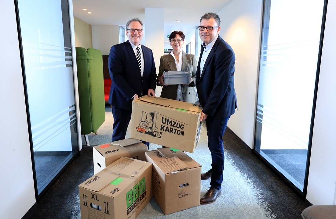 V.L.N.R. - Staatsrat Ekkehart Siering, Iris Geber von der WFB, Daniel Csillag, Geschäftsführer der NEVARIS Bausoftware GmbH V.L.N.R. - Staatsrat Ekkehart Siering, Iris Geber von der WFB, Daniel Csillag, Geschäftsführer der NEVARIS Bausoftware GmbH