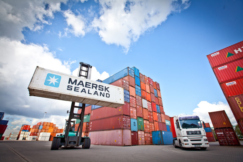 Container im Hafen - Alle Akteure sind in einem komplexen Hafenkommunikationsverbund miteinander vernetzt