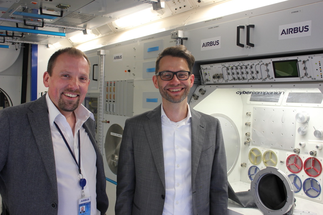 Christian Steimle (links), Leiter des "Bartolomeo"-Projektes bei Airbus und Akos Hegyi, Leiter ISS Services bei Airbus.