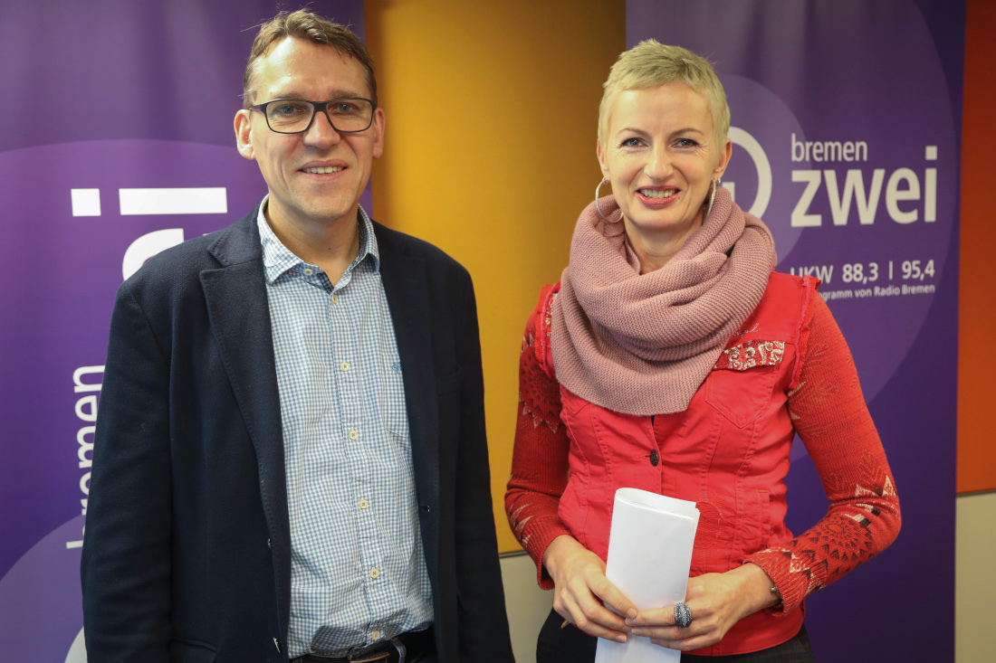Programmleiter Karsten Binder und Redakteurin Nicole Ritterbusch von Radio Bremen.  