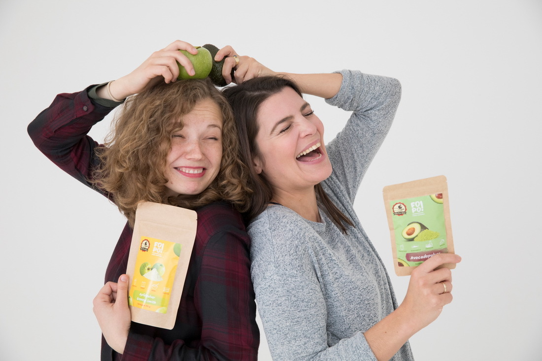 Adriana Balazy (l.) und Nadine Ghawi (r.) von FoPo arbeiten weltweit daran, ungewollte Früchte vor dem Wegwerfen zu bewahren.