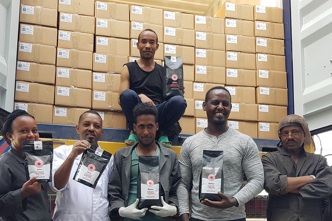 Solino Coffee exports around 100 tonnes of roast coffee a year from Ethiopia to Germany. The roastery team controls the entire value chain. Solino Coffee exports around 100 tonnes of roast coffee a year from Ethiopia to Germany. The roastery team controls the entire value chain.