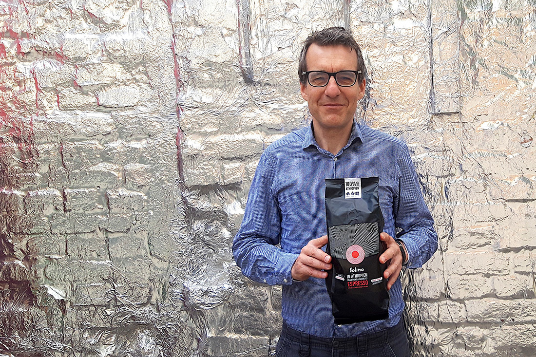 Unpaid adviser: Frosta chairman Felix Ahlers supports coffee growers and roasters in Ethiopia with his entrepreneurial expertise. Unpaid adviser: Frosta chairman Felix Ahlers supports coffee growers and roasters in Ethiopia with his entrepreneurial expertise.