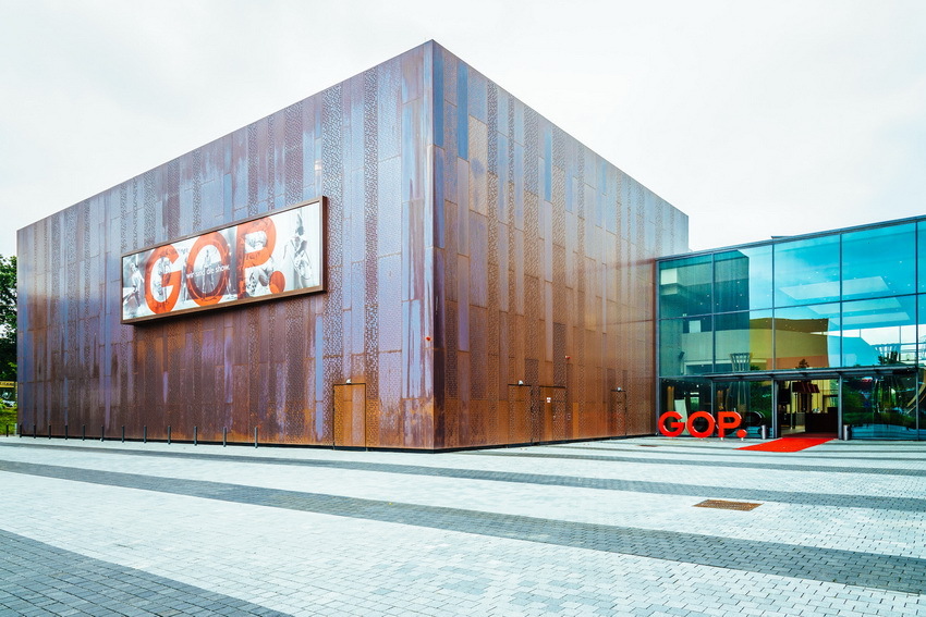Außenansicht vom GOP Varieté-Theater Bremen, das 2013 in der Bremer Überseestadt eröffnet wurde. Außenansicht vom GOP Varieté-Theater Bremen, das 2013 in der Bremer Überseestadt eröffnet wurde.