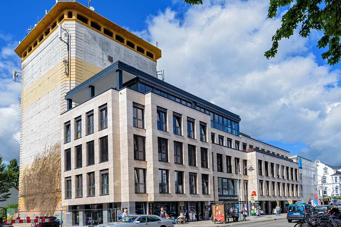 Direkt vor dem Hochbunker Pappelstraße liegt das neue Augenzentrum