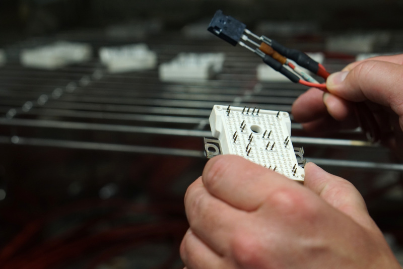 Bauteile der Hochleistungs-Elektronik können in Klimakammern auf Herz und Nieren geprüft werden