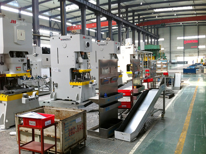 Presswerk Jinhong Autoparts vor dem Engagement von SALT AND PEPPER