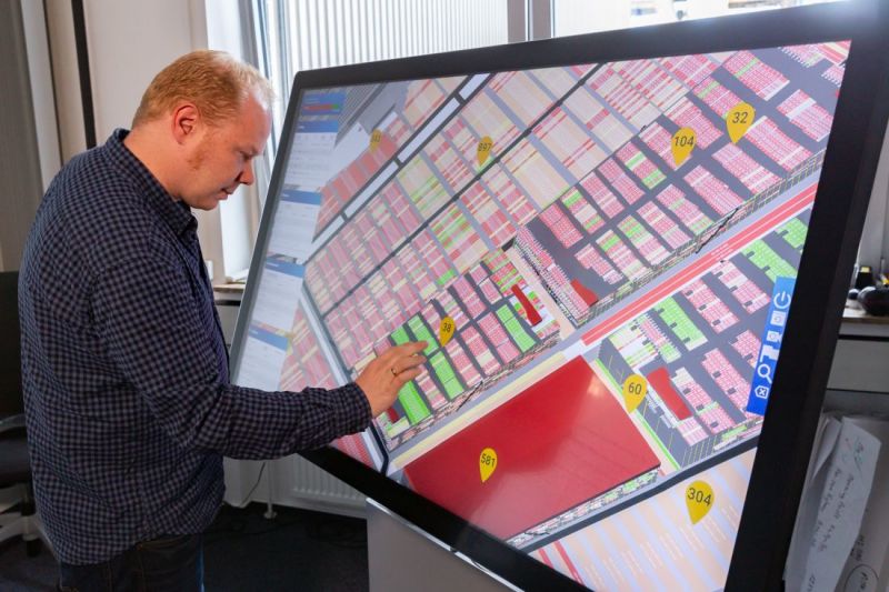 The multitouch table shows the entire AutoTerminal