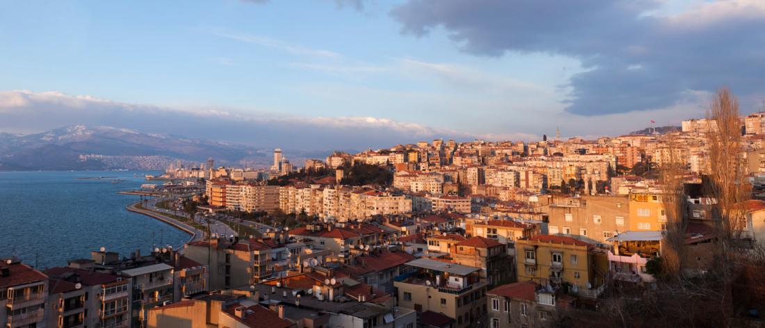 Izmir boasts a mild climate and cosmopolitan flair Izmir boasts a mild climate and cosmopolitan flair