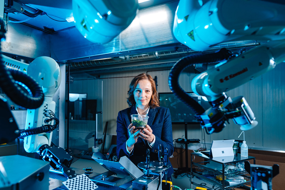 Robotec Managing Director Frederike von Rundstedt in front of her robot