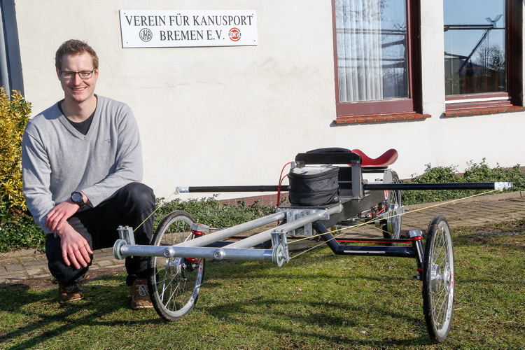  Der Bremer Kanusportler und Paddelfahrrad-Entwickler Kai Eggemann kann durch seine Erfindung nun auch im Winter draußen trainieren. In Höchstform startet er in die kommende Saison
