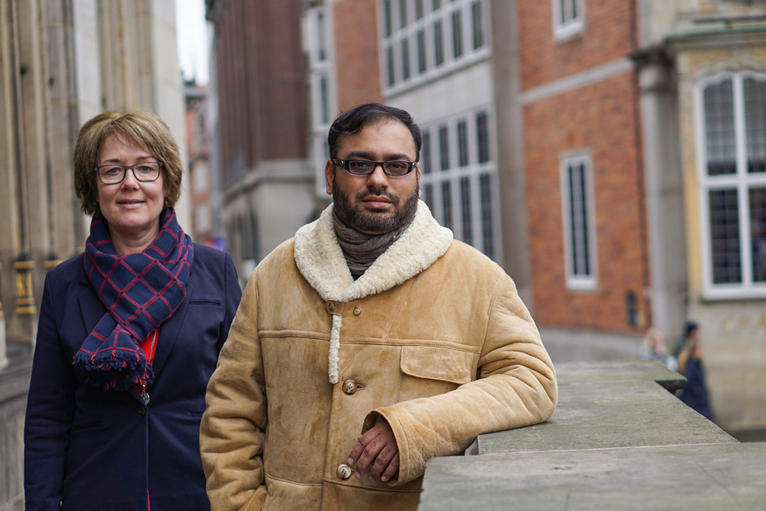 Karin Noetzel, Bremeninvest und Salman Farooqi, Gründer von MEGA Plastics, in Bremen