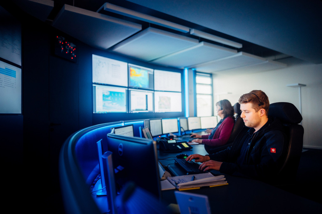 Managing wind farms from wpd’s control room in Bremen. Managing wind farms from wpd’s control room in Bremen.
