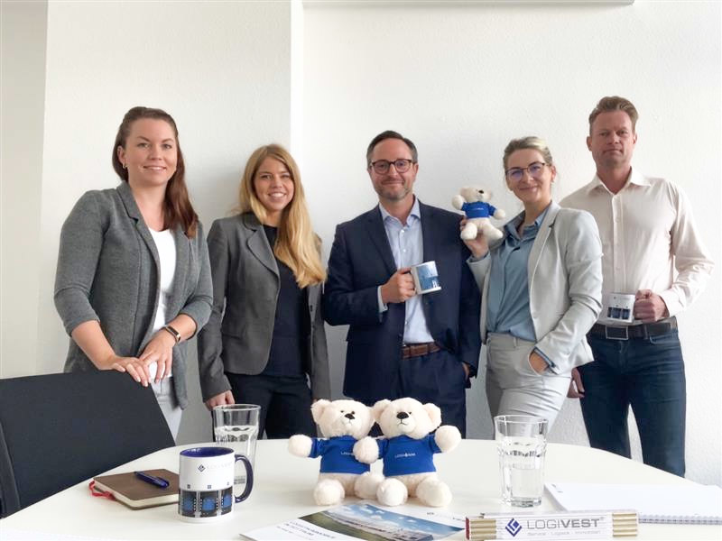 Das Logivest-Team mit (v.l.n.r.) Annika Armutat, Ineke Rasmussen, Standortleiter Sven Lehmann, Svetlana Reschetnikov und Sören Bredenkamp Das Logivest-Team mit (v.l.n.r.) Annika Armutat, Ineke Rasmussen, Standortleiter Sven Lehmann, Svetlana Reschetnikov und Sören Bredenkamp