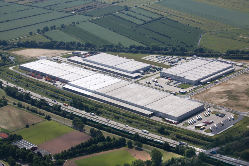 The LOREL site at the Bremen Hansalinie Industrial Estate encompasses two vast warehouses 