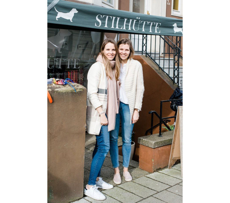 Nina Stern und ihre Schwester Kathrin bei der Eröffnungsfeier der Stilhütte