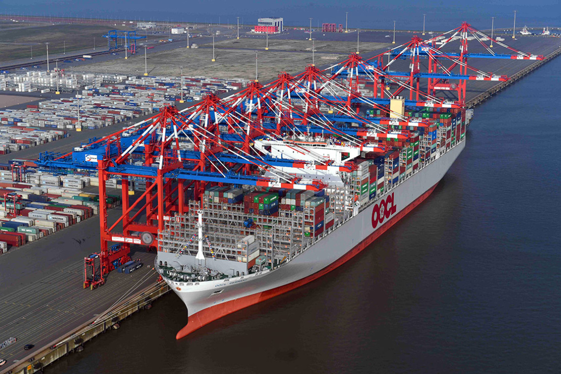 Ebenfalls mit Bremer Niederlassung: Die OOCL-Reederei aus Hongkong, hier die OOCL Germany mit 400 Metern Länge Ebenfalls mit Bremer Niederlassung: Die OOCL-Reederei aus Hongkong, hier die OOCL Germany mit 400 Metern Länge