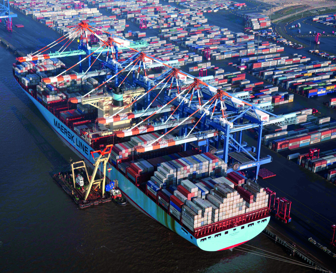 Ob Containerschiff, Kohle oder Maschinenanlagen: Bremer Häfen haben für jeden Bedarf etwas zu bieten Ob Containerschiff, Kohle oder Maschinenanlagen: Bremer Häfen haben für jeden Bedarf etwas zu bieten