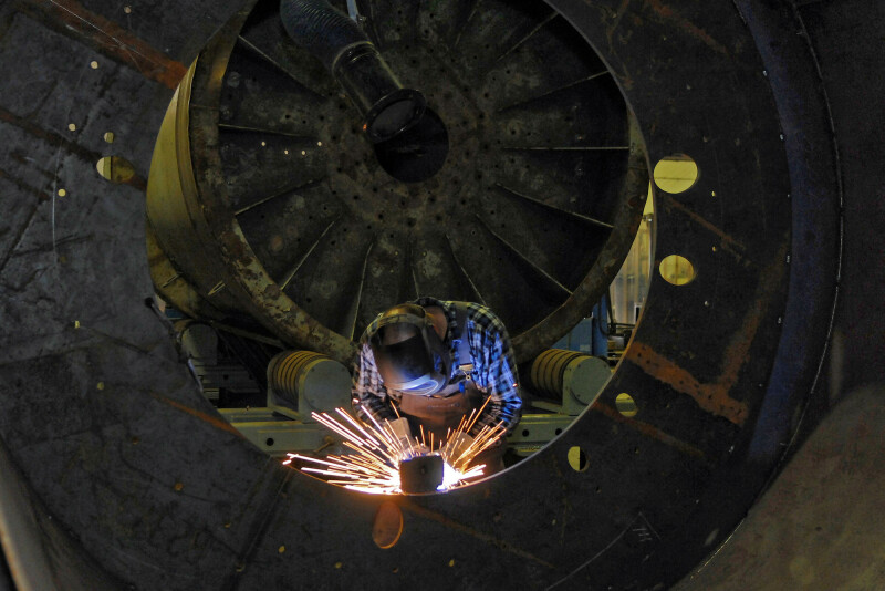 Riesige Generatoren oder feinste Präzisionstechnik - der Maschinenbau ist für jeden Industrieprozess unverzichtbar Riesige Generatoren oder feinste Präzisionstechnik - der Maschinenbau ist für jeden Industrieprozess unverzichtbar