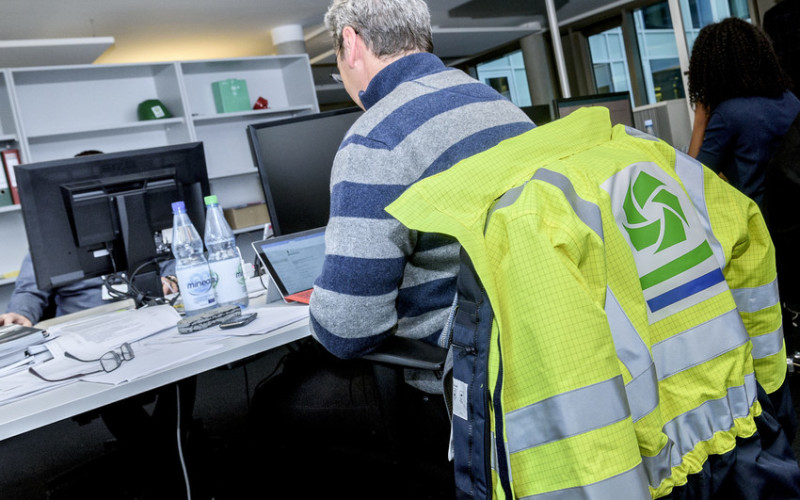 Vom Schreibtisch geht’s auch mal raus auf die Nordsee: Die GeoSea-Mitarbeiter in Bremen profitieren von den kurzen Wegen. 
