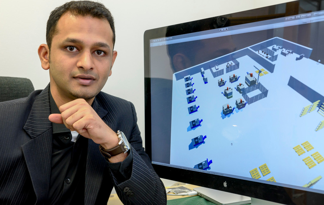Padmaraj Pattanashetti mit seiner neu entwickelten Plattform für digitale, internationale Zusammenarbeit Padmaraj Pattanashetti mit seiner neu entwickelten Plattform für digitale, internationale Zusammenarbeit
