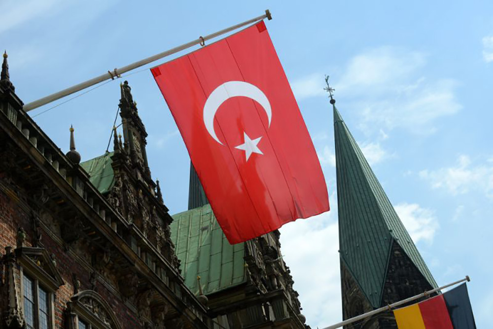 Die Türkeiflagge vor dem Bremer Rathaus Die Türkeiflagge vor dem Bremer Rathaus