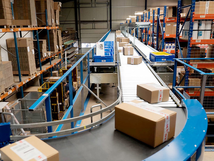 Packages on a conveyor belt in a warehouse Packages on a conveyor belt in a warehouse